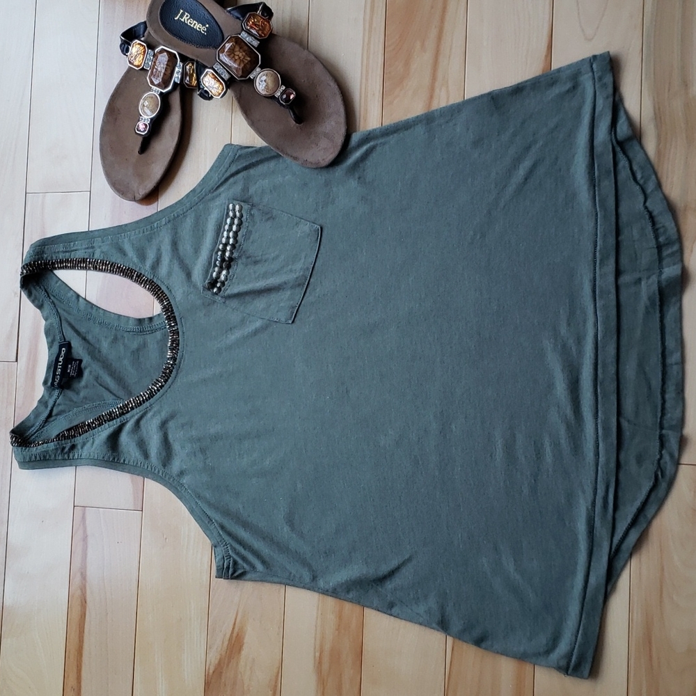 Sleeveless top